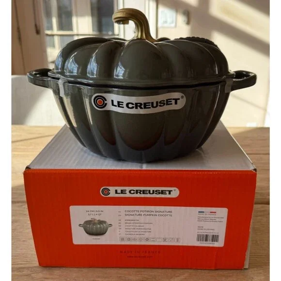 Le Creuset Enameled Cast Iron Pumpkin Cocotte 4 qt Thyme Green Gold Knob NEW - Picture 2 of 9